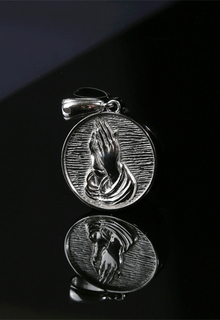 Coin Playing Hand Silver 925 Silver Necklace Pendant